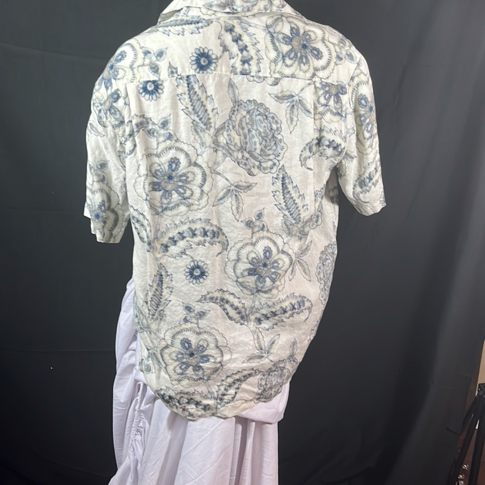 Tommy Bahama, Men’s size large - Picture 2 of 3